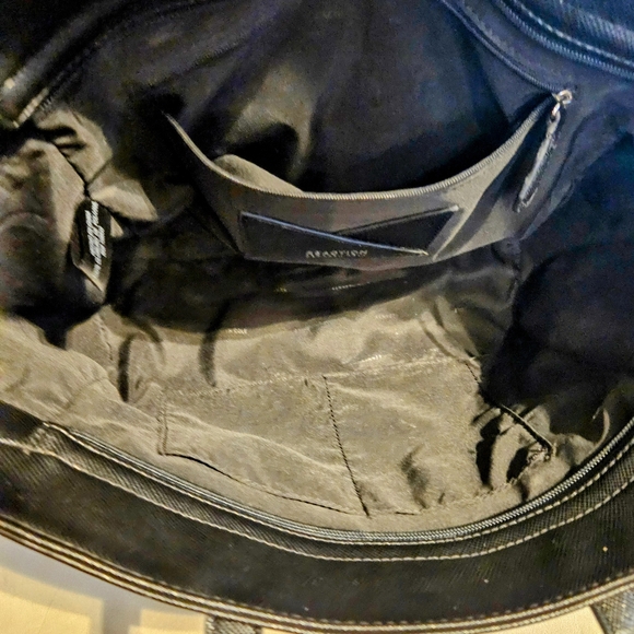 Kenneth Cole Reaction Anna Tote - Picture 4 of 8